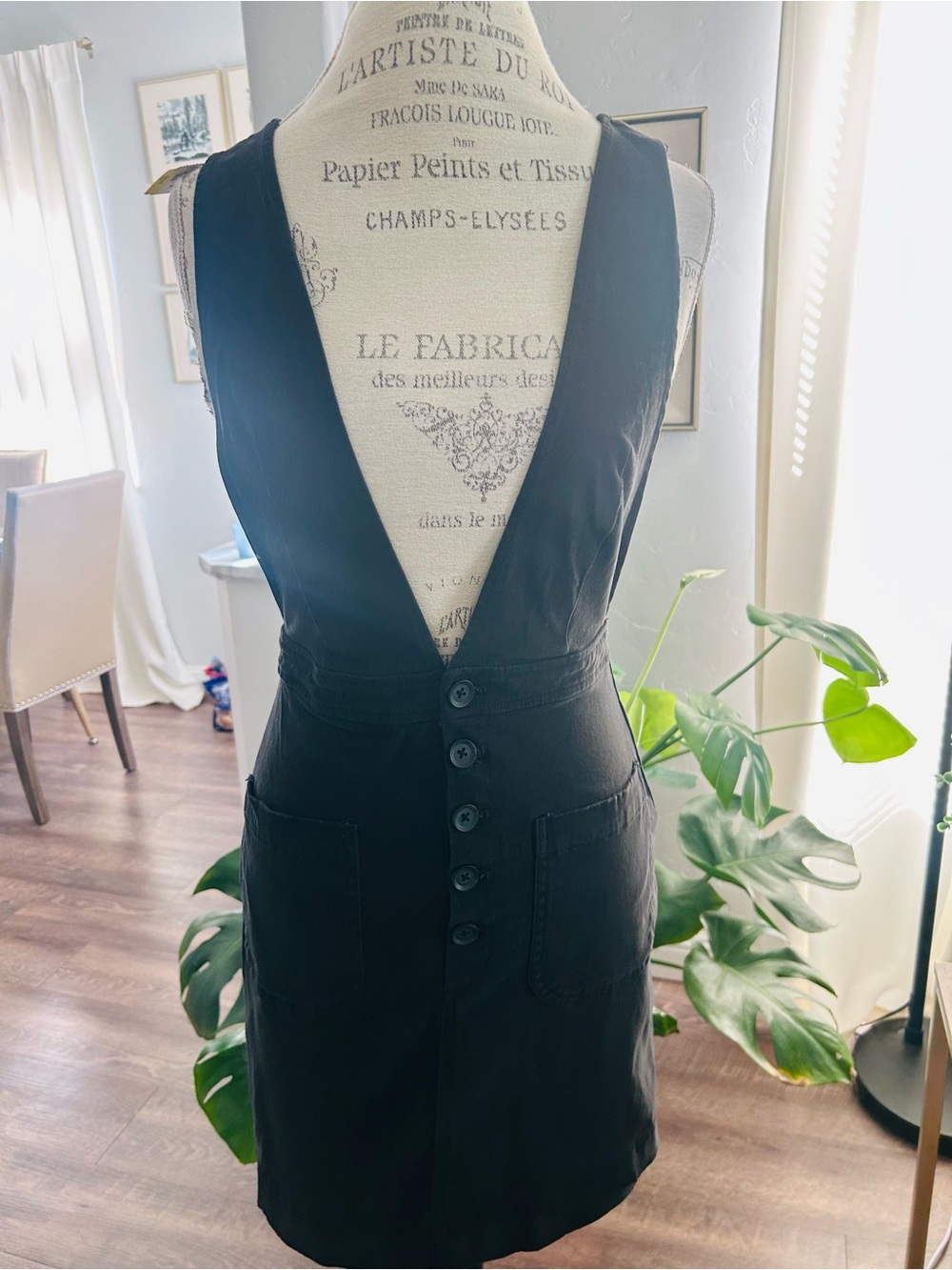 Forever 21 black pinafore-style overall dress